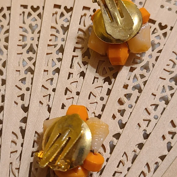 Vintage clip on Earrings for sale - Picture 2 of 7